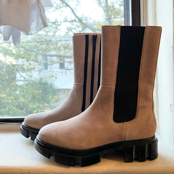 NEW Free People Brooks Chelsea Boot (Women) in size 9 - Picture 3 of 6